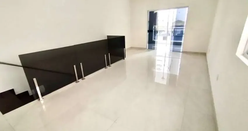 Imperdível casa à venda em Santos-SP, bairro Embaré! 3 quartos, 1 suíte, 1 sala, 2 banheiros, 1 vaga de garagem.