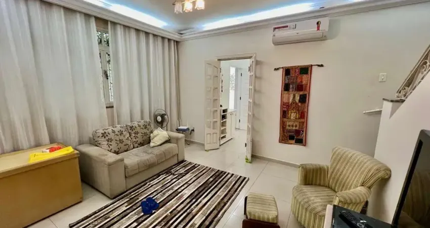 Casa à venda no Boqueirão, Santos-SP: Sobrado de 3 quartos, 1 suíte, 2 salas, 3 banheiros, 2 vagas de garagem, 163m². Agende sua visita!