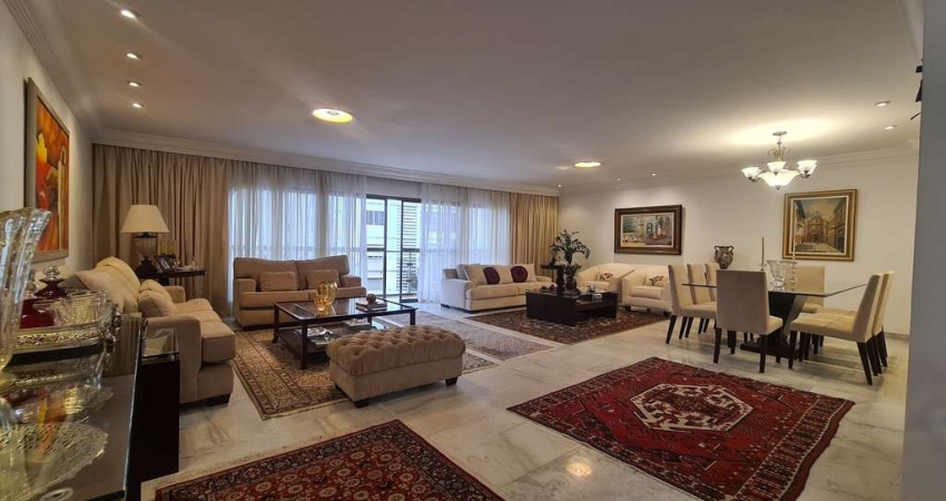 Apartamento de Luxo à Venda em Santos-SP, no Gonzaga: 4 Quartos, 2 Suítes, 1 Sala, 4 Banheiros, 2 Vagas, 257m²