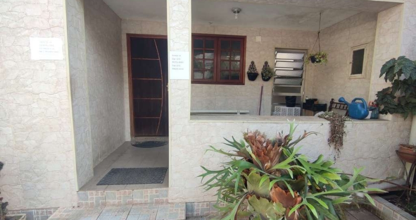 Casa à Venda em Santos-SP, Bairro Aparecida: 3 Quartos, 2 Banheiros, 2 Vagas de Garagem - Oportunidade Imperdível!