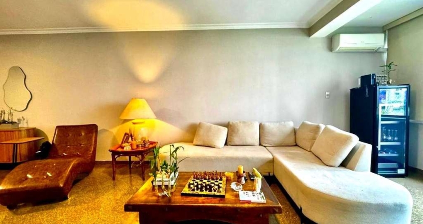 Apartamento à Venda no Gonzaga, Santos/SP: 3 Quartos, 3 Suítes, 237m², 2 Vagas - Agende sua Visita!