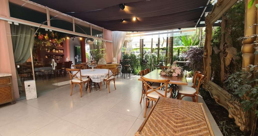 Imperdível Casa à Venda em Santos-SP, Bairro Pompéia: 3 Quartos, 2 Suítes, 3 Salas, 4 Banheiros, 4 Vagas e 400m². Confira!