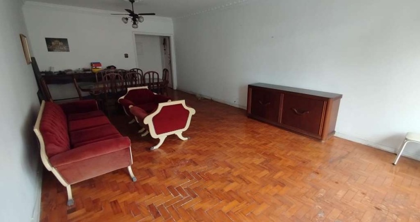 OPORTUNIDADE: Apartamento à venda no Gonzaga - Santos/SP! 3 quartos, 1 sala, 2 banheiros, 1 vaga, 189m². Conforto e praticidade em localização privilegiada.