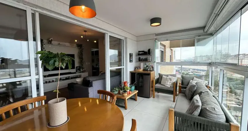 Apartamento impecável na Ponta da Praia, Santos-SP: 3 quartos, 2 suítes, 2 salas, 3 banheiros, 2 vagas de garagem e 111m² de área.