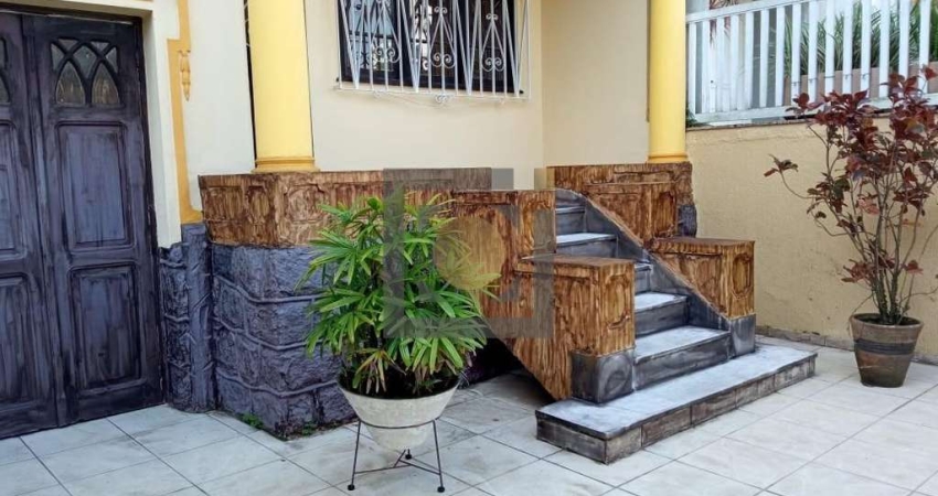 Casa Comercial para Venda na Vila Mathias em Santos-SP: 3 Quartos, 1 Sala, 3 Banheiros, 2 Vagas - Oportunidade Única!