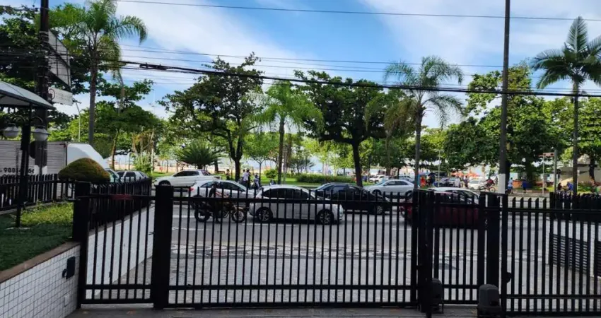 Apartamento à venda no Gonzaga em Santos com 2 quartos e vista mar