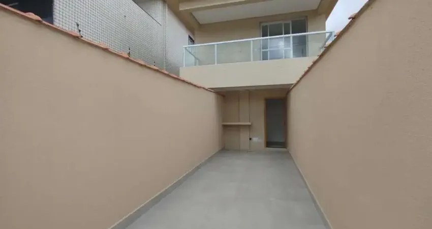 Oportunidade única: Casa à venda em Santos-SP, no bairro Estuário, com 3 quartos, 1 suíte, 1 sala, 2 banheiros, 2 vagas de garagem e 109m².