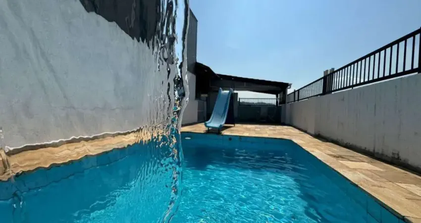 Apartamento triplex à venda em Santos-SP, no bairro Campo Grande, com 4 quartos, 1 suíte, 3 salas, 5 banheiros e 500m² de área.