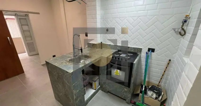 Apartamento à venda em Santos-SP, 40 metros da praia no Canal 1