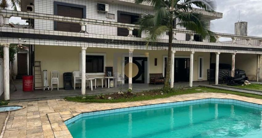 Casa com 4 Suítes e Piscina no Morro Nova Cintra, Santos-SP - Imperdível!