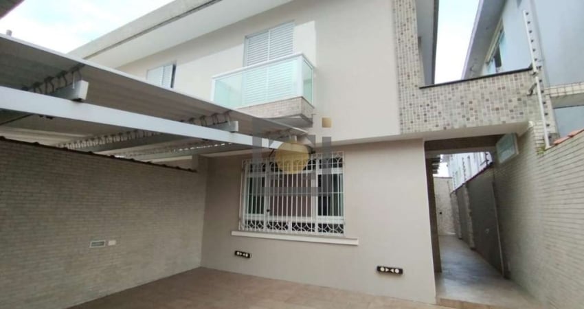 Casa à venda em Santos-SP, Campo Grande: 3 quartos, 3 suítes, sala ampla, cozinha planejada, 5 banheiros e 2 vagas de garagem. Aproveite!