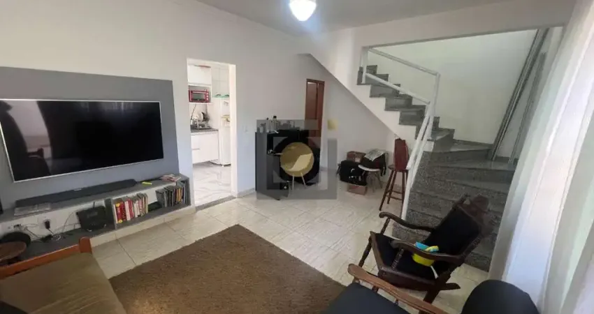 Casa à venda em Santos-SP, Marapé: 2 quartos, 2 suítes, sala, 3 banheiros, 2 vagas e 90m² de área. Confira!
