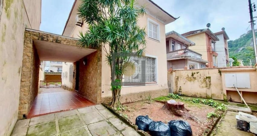 Imperdível: Casa à venda em Santos-SP, no Marapé, com 4 quartos, 2 salas, 3 banheiros, 3 vagas de garagem e 400m² de área.