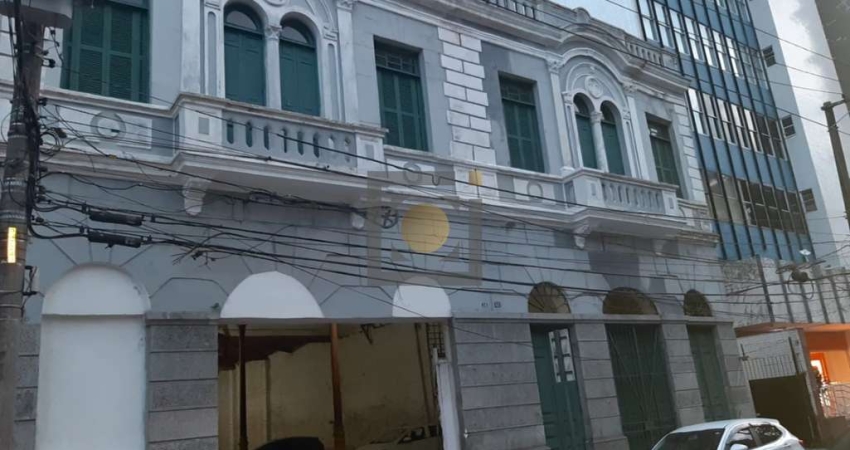 Armazém Comercial de 2.000m² à venda no Centro de Santos-SP! Venha Conferir!