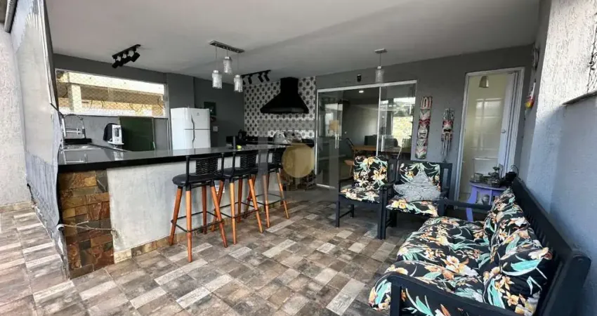 Imperdível casa à venda em Santos-SP, Embaré: 4 quartos, 4 suítes, 2 salas, 6 banheiros, 2 vagas, 225m². Confira!