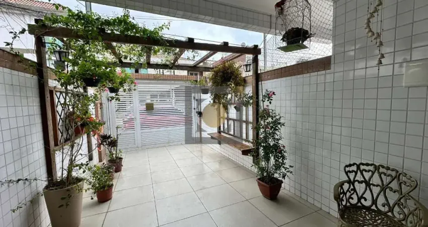 Imperdível casa à venda em Santos-SP, Ponta da Praia: 3 quartos, 1 suíte, 4 banheiros, 2 vagas de garagem, 342m².