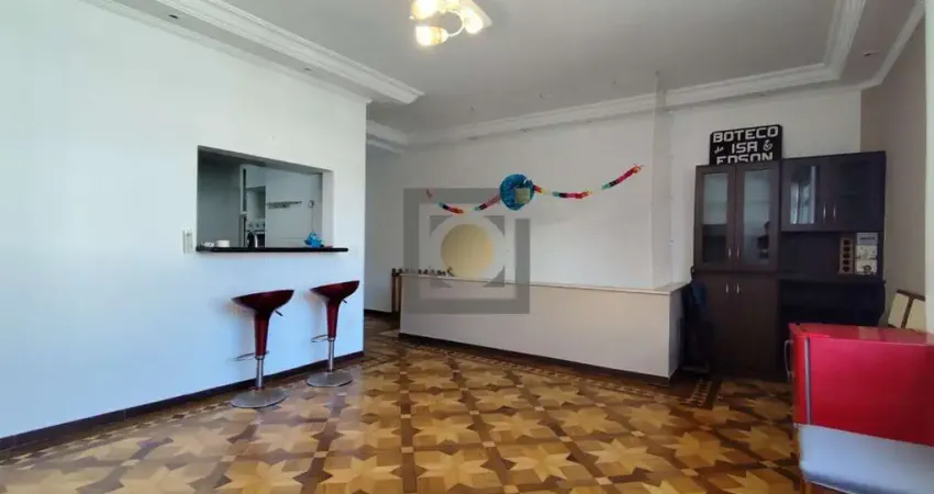 Oportunidade única! Casa à venda em Santos-SP, no bairro Marapé, com 3 quartos, 1 suíte e vaga de garagem. Confira!