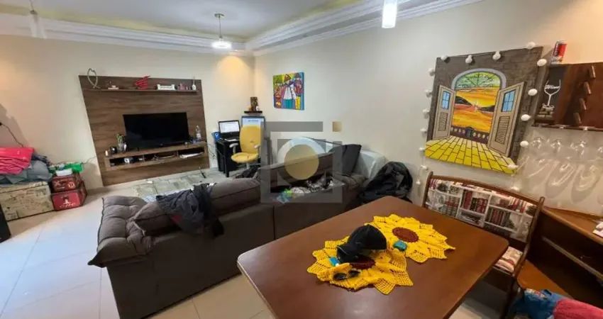 Casa Espaçosa e Moderna à Venda em Santos-SP, Bairro Marapé: 3 Quartos, 1 Suíte, 1 Sala, 4 Banheiros, 2 Vagas, 116m². Venha Conferir!