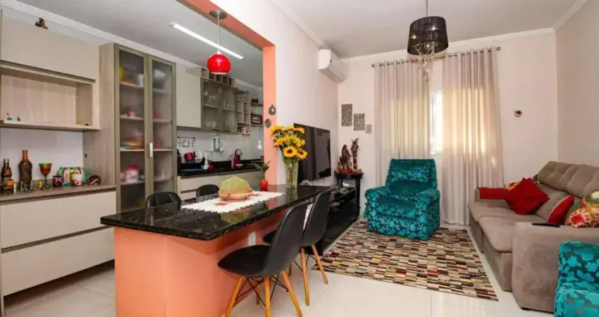 Casa à venda em Santos-SP, no Gonzaga: 2 quartos, 2 suítes, 1 sala, 2 banheiros, 2 vagas de garagem, 100 m² de área.