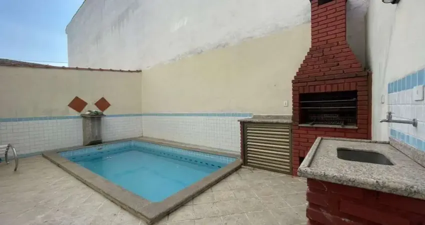 Casa à venda em Boqueirão, Santos – 3 suítes, piscina e quintal com financiamento
