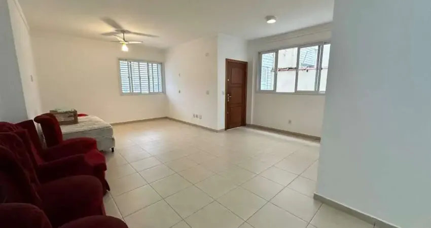 Casa à venda em Ponta da Praia, Santos – 3 suítes, 2 vagas, frente