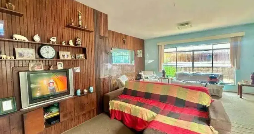 Casa Residencial com 3 Quartos, 4 Vagas e Aceita Financiamento em Santos (Aparecida)