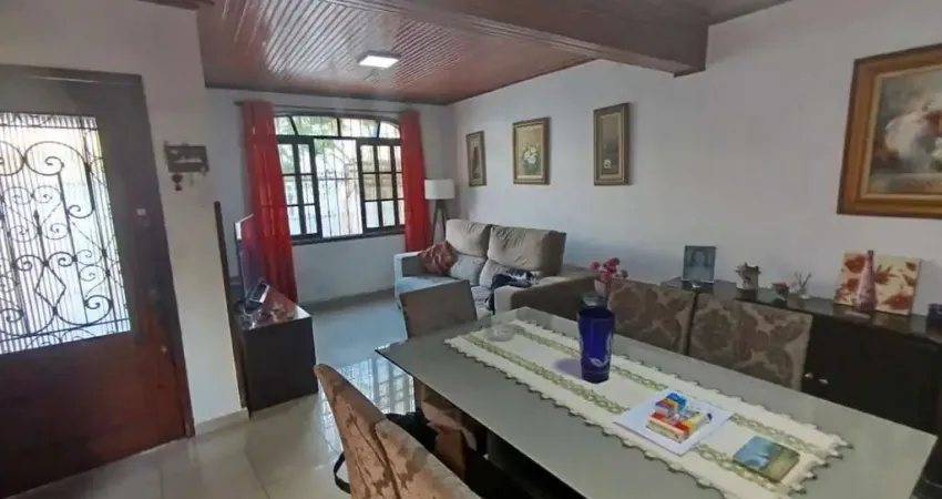 Casa à venda em Santos (Aparecida) – 3 quartos, 2 salas, 2 vagas, aceita financiamento