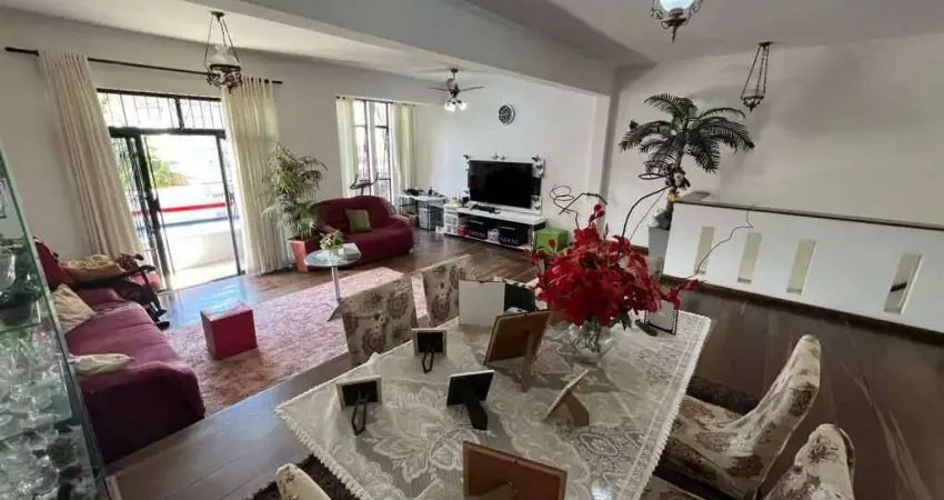 Casa à venda no Embaré, Santos – 3 quartos, 2 suítes, mobiliada e com financiamento