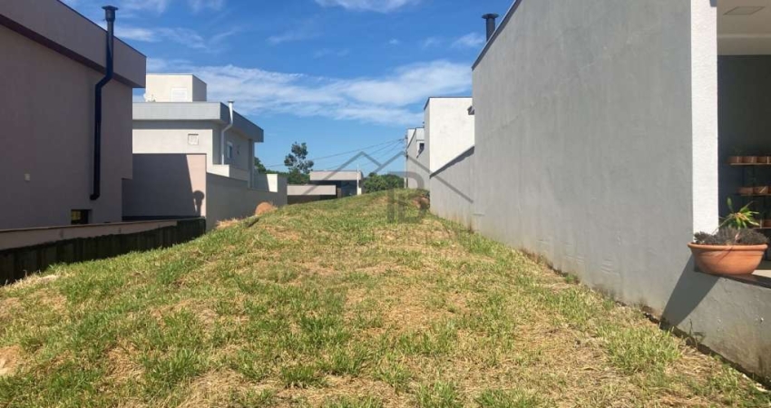 Excelente terreno no Condomínio Jardins Di Roma - 309 m² - ótima topografia e planta aprovada na Prefeitura - área de lazer completa. Prox ao Pq Ecol.