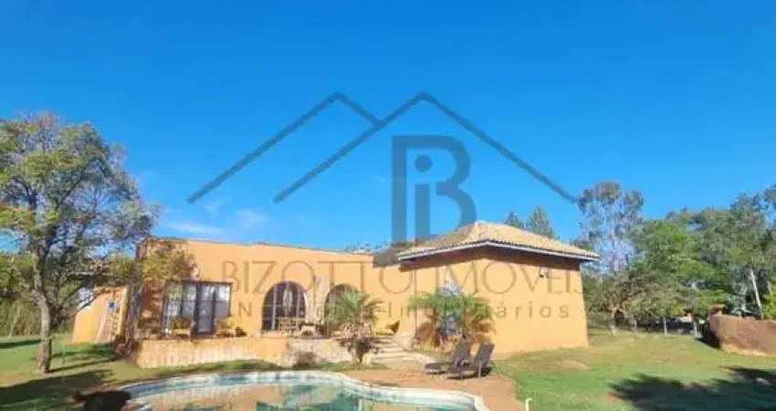 Belíssima chácara Residencial Vale das laranjeiras, 4 Dormitórios, piscina privativa, energia fotovoltaica terreno de 2.900 M²