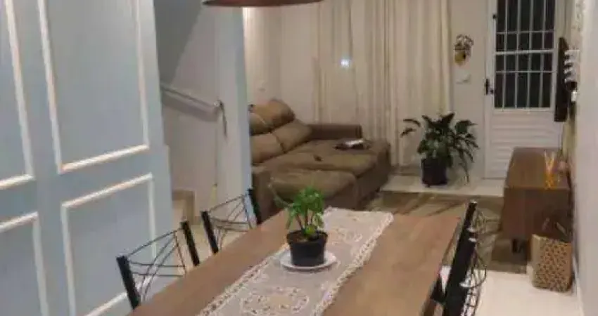 - Excelente Casa no Condomínio Villggio Dona Genoveva - Cajamar