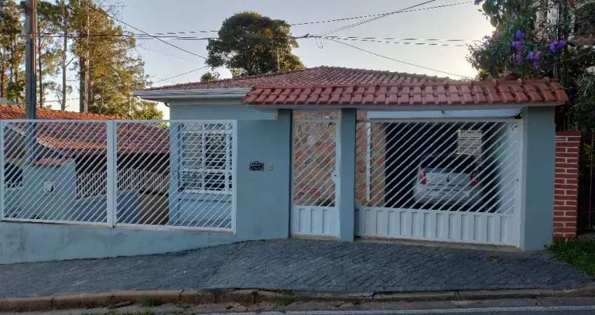 Casa térrea com 3 dormitórios mais edicula de 1 dormitório .