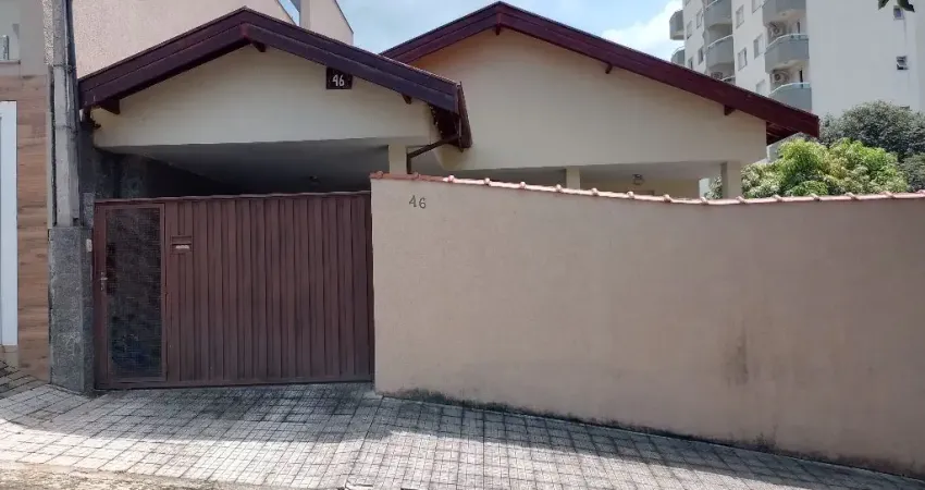 Casa  de 2 dormitorios  no centro de Aguas  de Lindóia