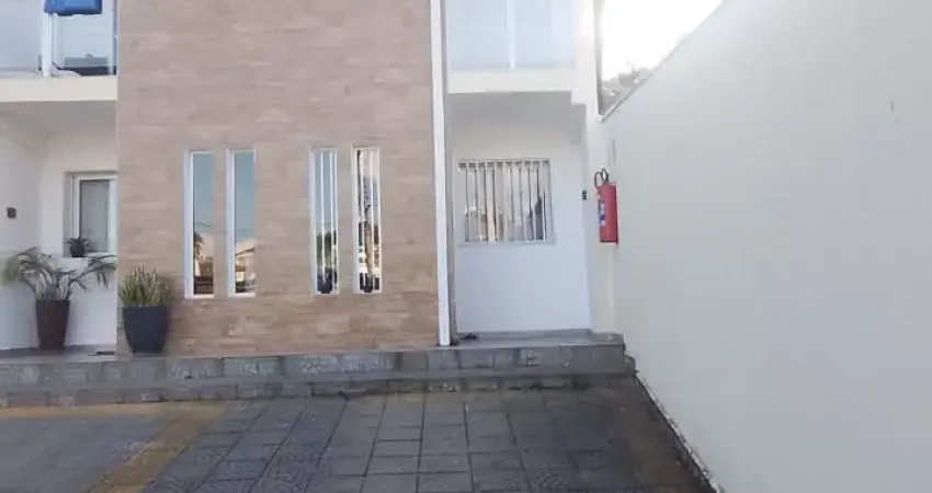 Sobrado encantador em lindóia, localizado em posição privilegiada, de frente para o lago.