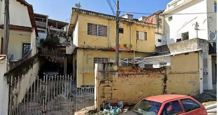 TERRENO DE 250 METROS QUADRADOS NA CASA DE PEDRA CONTENDO 3 CASAS ANTIGAS COM 3 VAGAS DE GARAGEM