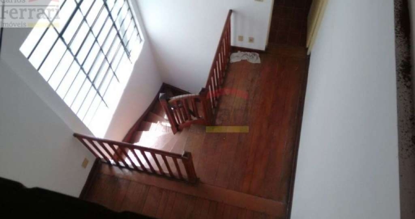 Casa à venda em Santana, Quintal, 3 quartos, sala 2 ambientes, mezanino ótima localização e espaço.