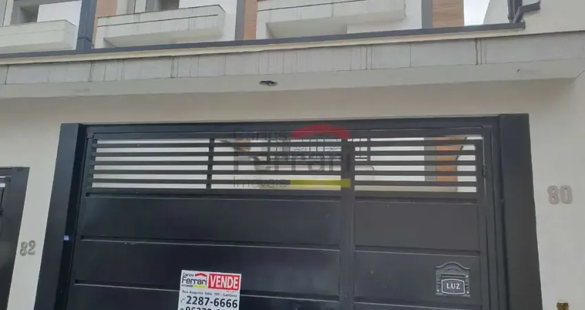 Sobrado á venda na Água Fria - 3 quartos e duas vagas de garagem.