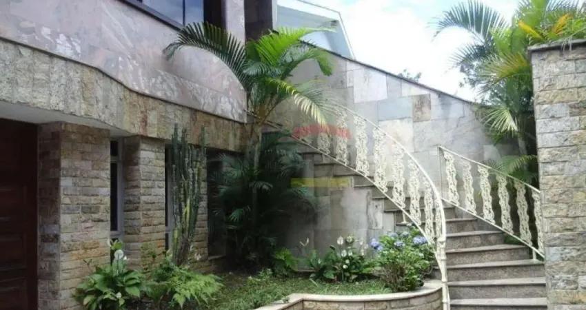 LINDA CASA DE ALTO PADRÃO  COM  06 SUÍTES