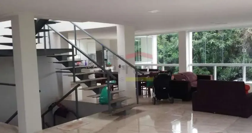 Linda casa em condomínio fechado com 3 suítes e 5 vagas próximo ao horto
