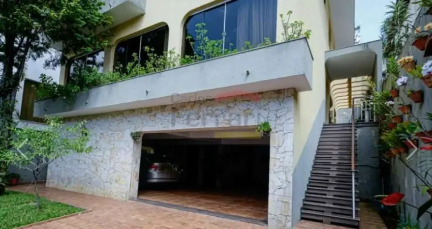 SOBRADO NO JARDIM SÃO BENTO COM 4 SUÍTES, DEPENDENCIAS, 8 VAGAS DE GARAGEM + ÁREA GOURMET