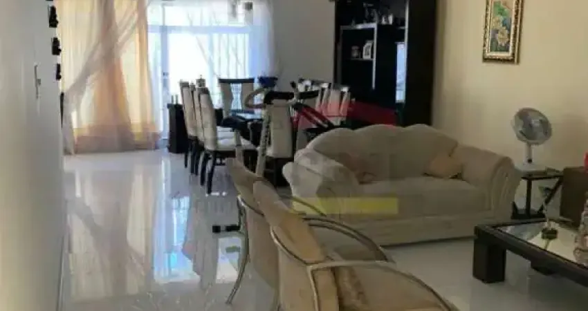 Sobrado à venda no Tremembé, 3 dormitórios, 1 suíte, 5 vagas, piscina, jardim. Estuda permuta !