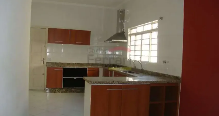Casa térrea região Vila Paulicéia
