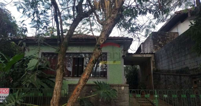 CASA TOTALMENTE TÉRREA, MUITO ANTIGA NO JARDIM FLORESTA, 500 M2 TOTAL, VALE O TERRENO