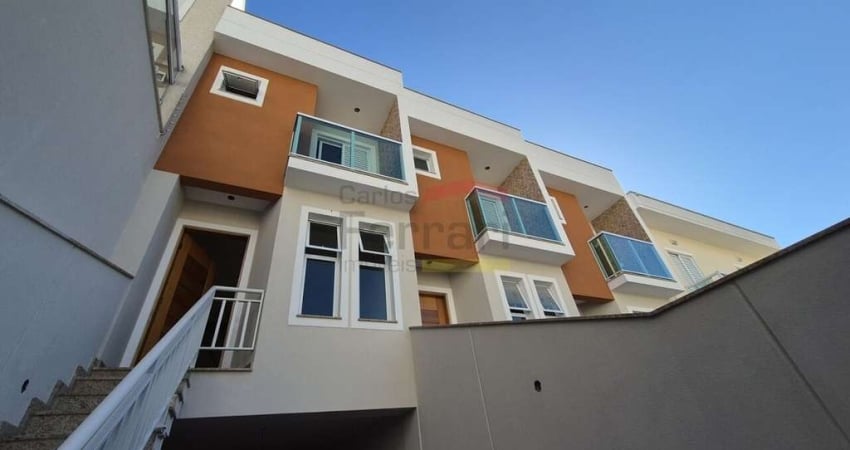 Sobrado na Santa Terezinha com 3 quartos e 2 vagas de garagem, próximo ao Salesiano