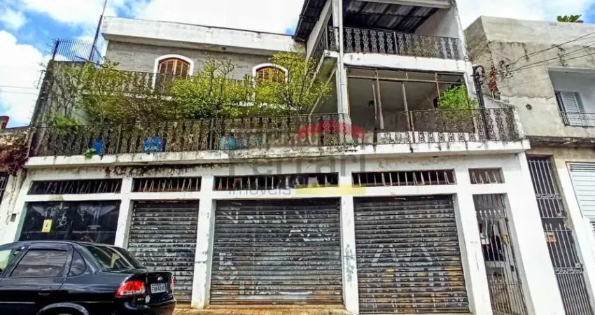 Sobrado amplo e bem localizado para alugar - 4 dormitórios, 2 suítes, terraço e 3 vagas cobertas!