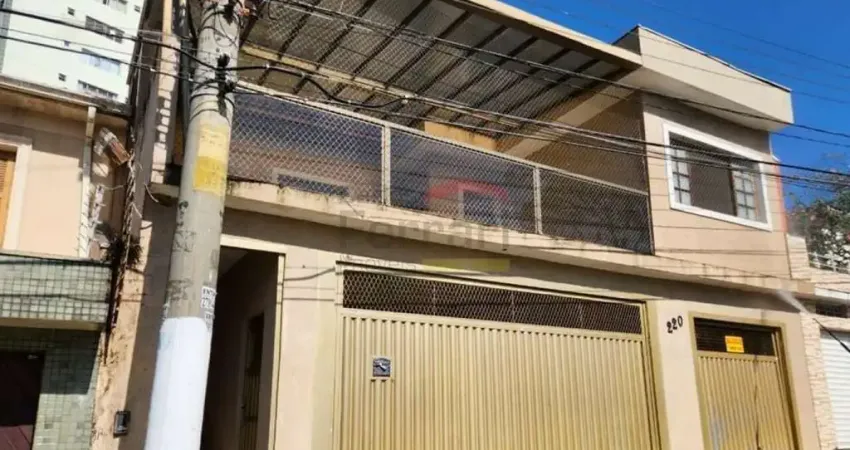Sobrado com 3 suítes e 3 vagas de garagem para venda na Água Fria!