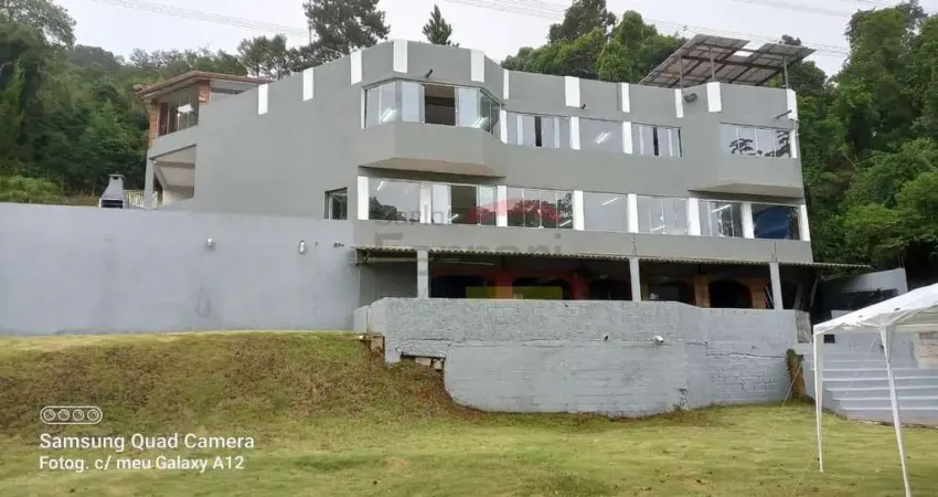 Sobrado para Venda no Condomínio Parque Suíça (Serra da Cantareira)