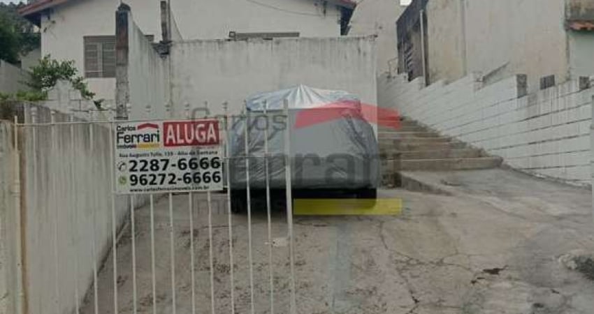 Locação - Casa na Vila Rosa, com 02 quartos em rua muito tranquila, próximo ao Horto Florestal.
