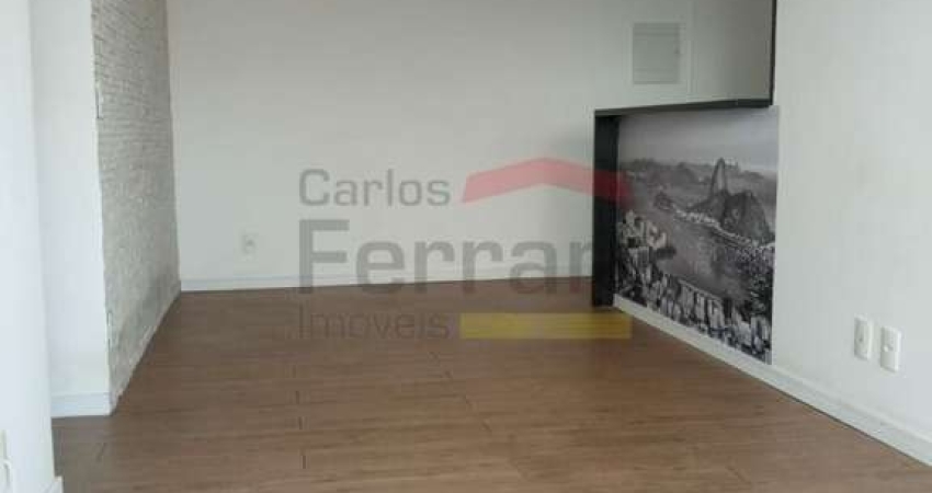 APARTAMENTO NA VILA AURORA, 2 DORMITÓRIOS, SENDO 1 SUÍTE, SACADA E 2 VAGAS, VAGO