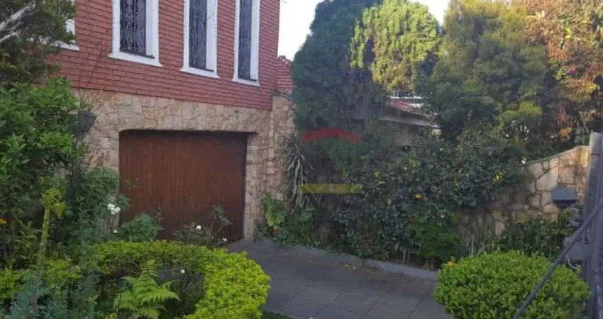 AMPLA CASA COM PISCINA E QUINTAL